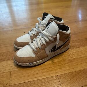 Jordan Kids Sneakers in Tan and White